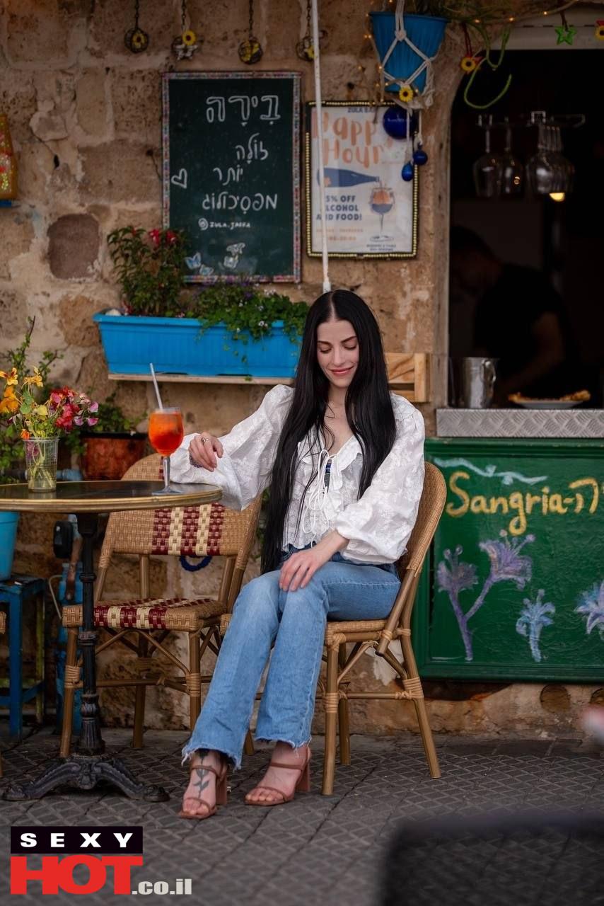 ליזה מארחת נדירה כוסית על בת 25 – תל אביב
