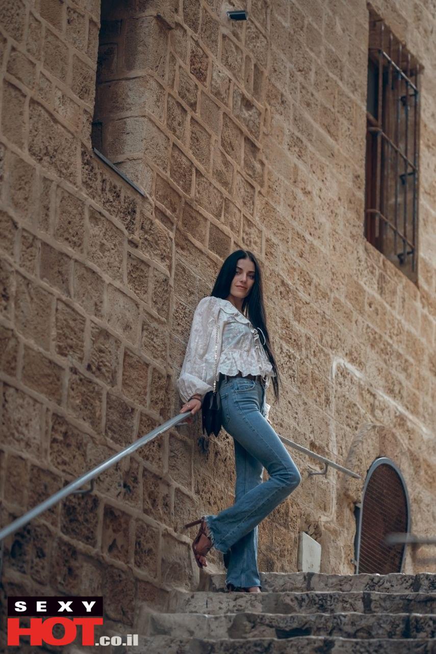 ליזה מארחת נדירה כוסית על בת 25 – תל אביב