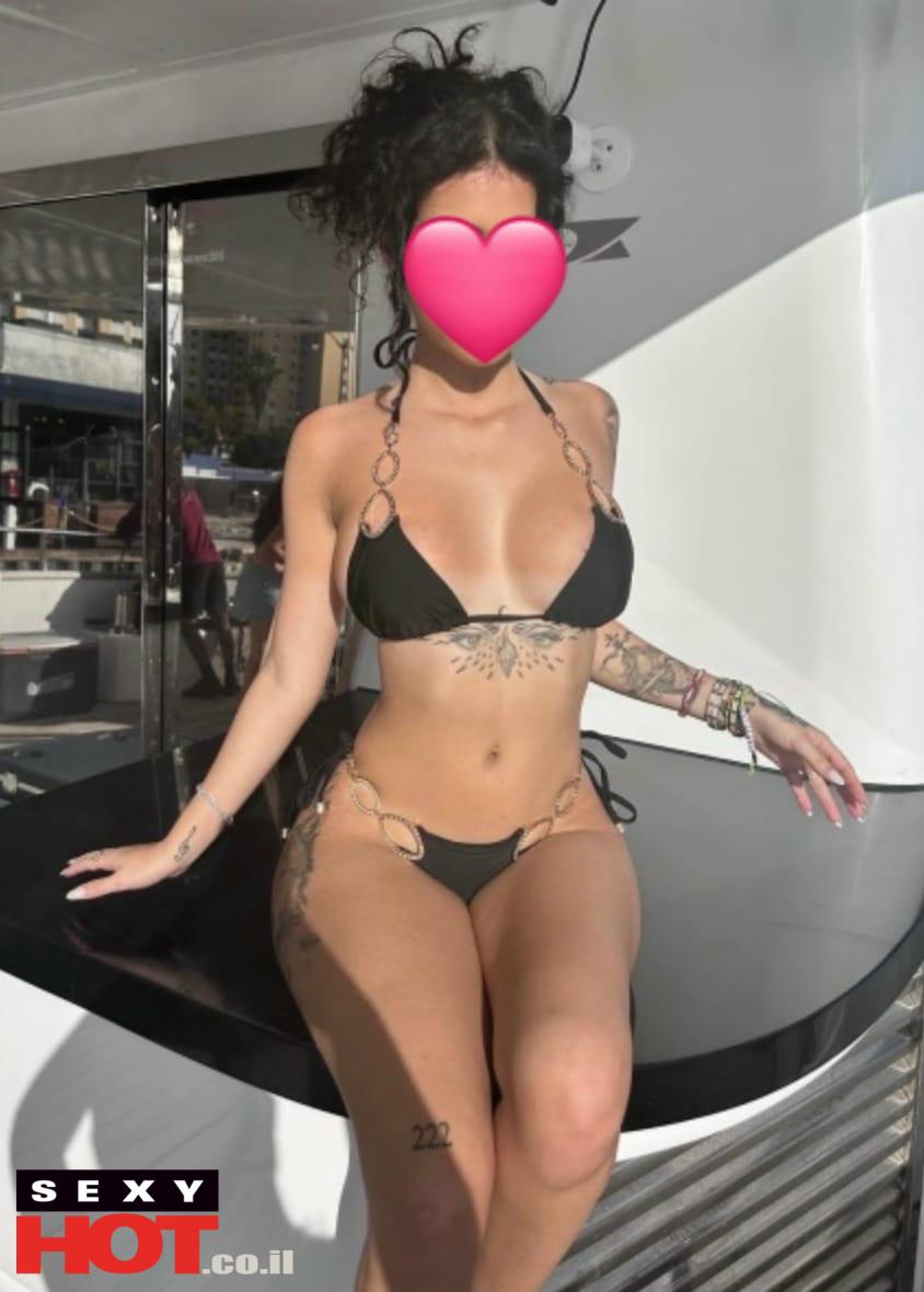 מאיה חדשה – בחורה שובבה בבת ים
