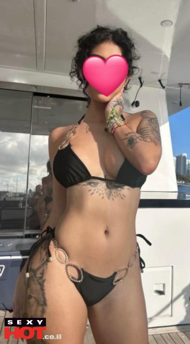 מאיה חדשה – בחורה שובבה בבת ים