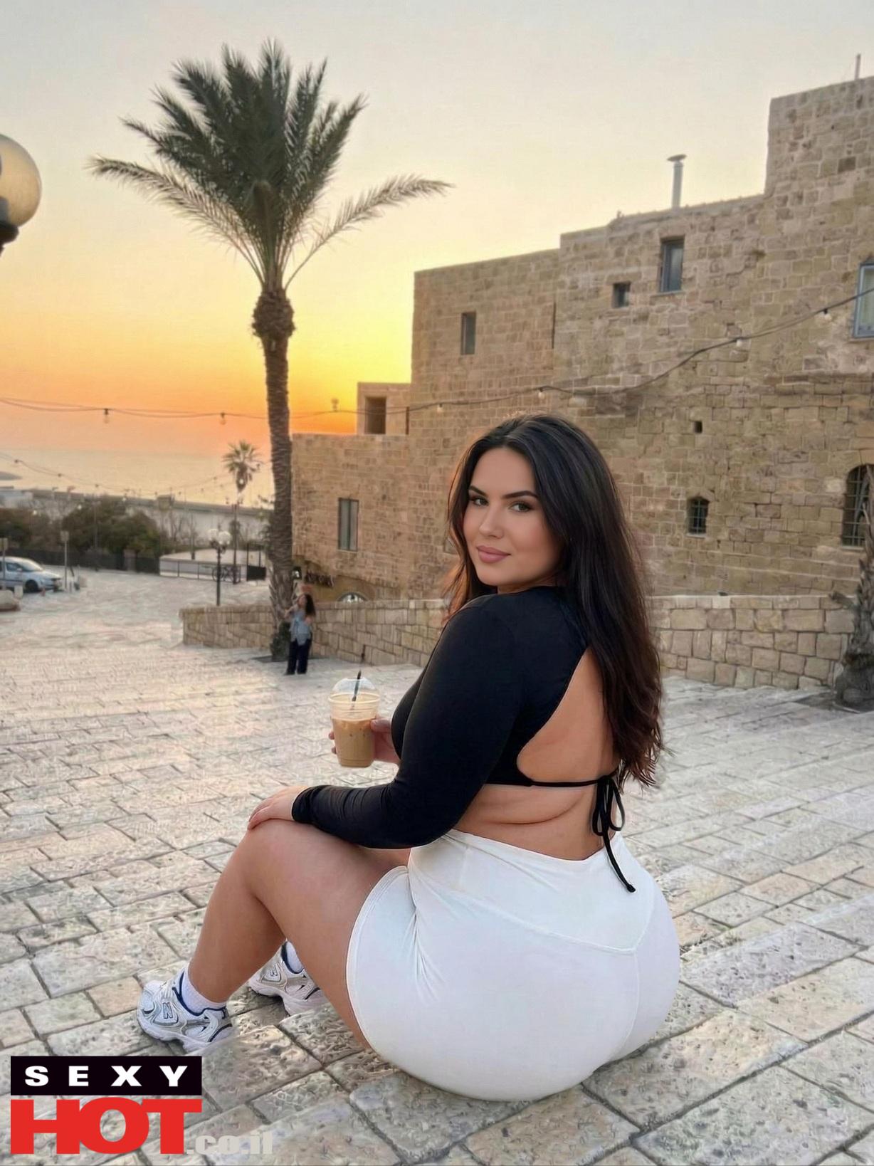 מעסה פצצת על מלאה במקומות הנכונים -תל אביב