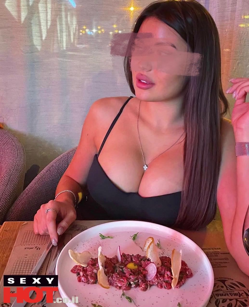 תיירת חדשה בישראל בתל אביב