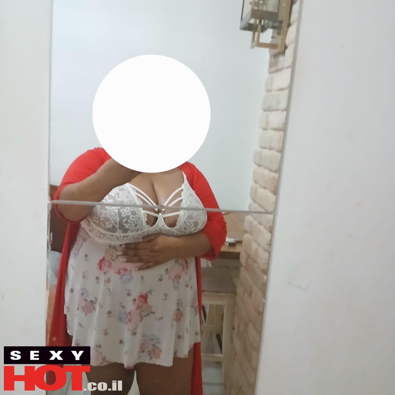 תיירת מגמייקה בחיפה
