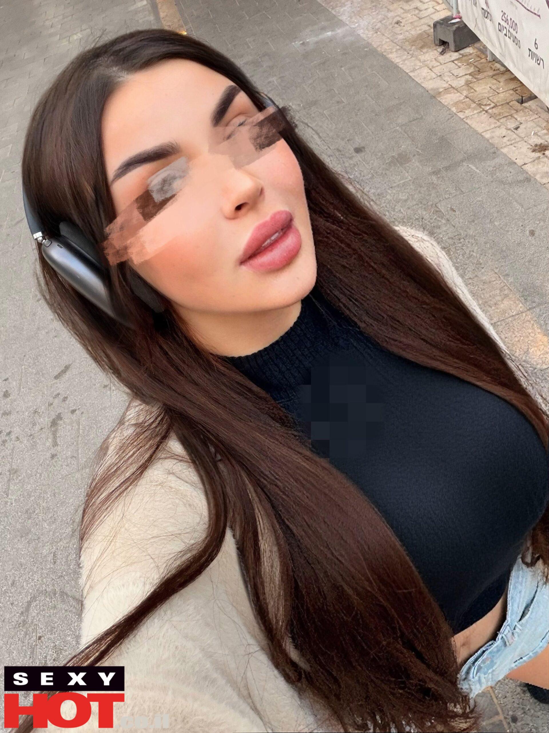 תיירת חדשה בישראל בתל אביב